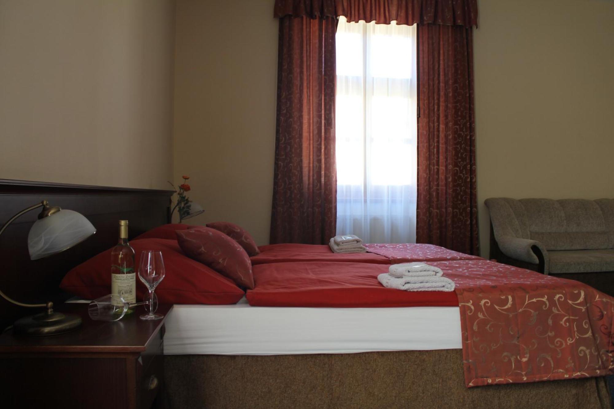 Penzion U Cisare Zikmunda Znojmo Room photo